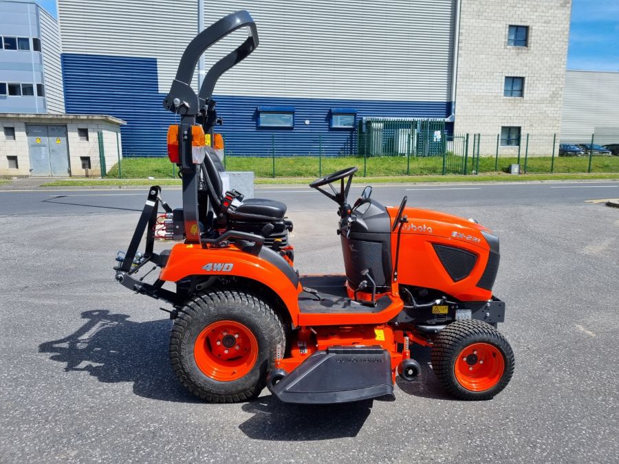 Kubota 4 wheel hotsell drive lawn mower